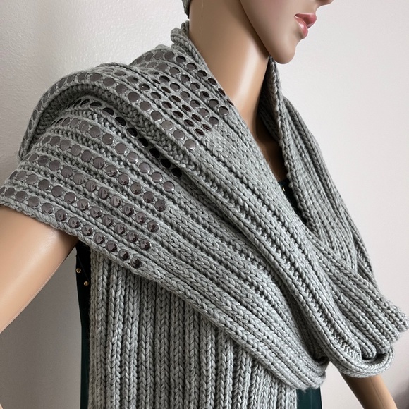 DKNY Women’s Chunky Knit Heather Gray Studded Ribbed Oversized Scarf - Picture 4 of 10